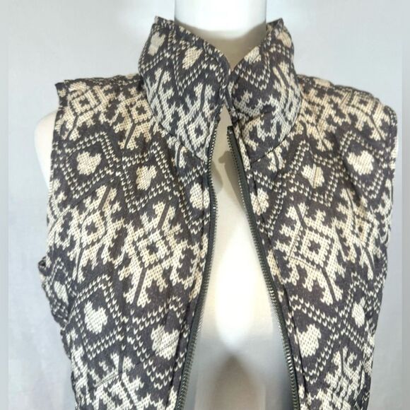 Coldwater Creek gray and white snowflake print puffer vest size XS - Picture 3 of 6